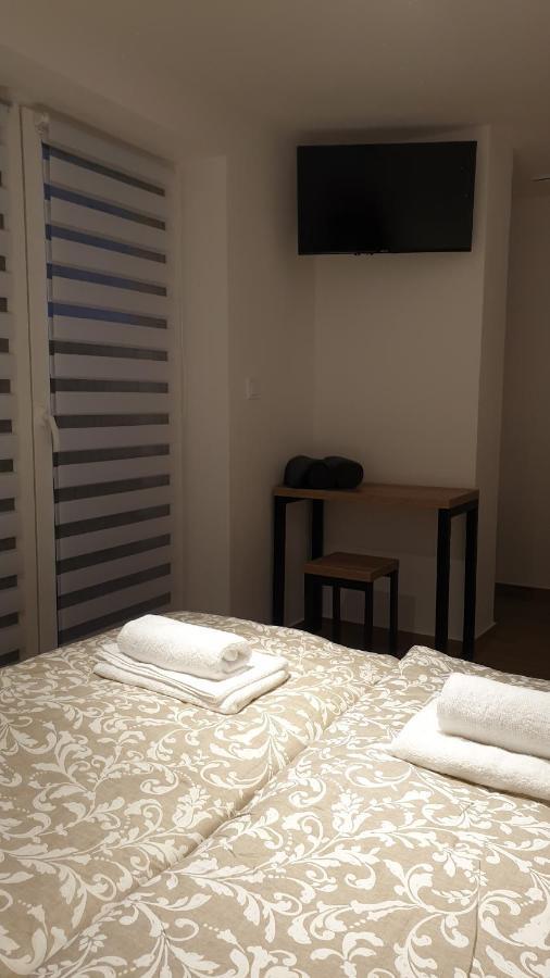 Hotel Dom Pod Groniem Rzyki Esterno foto