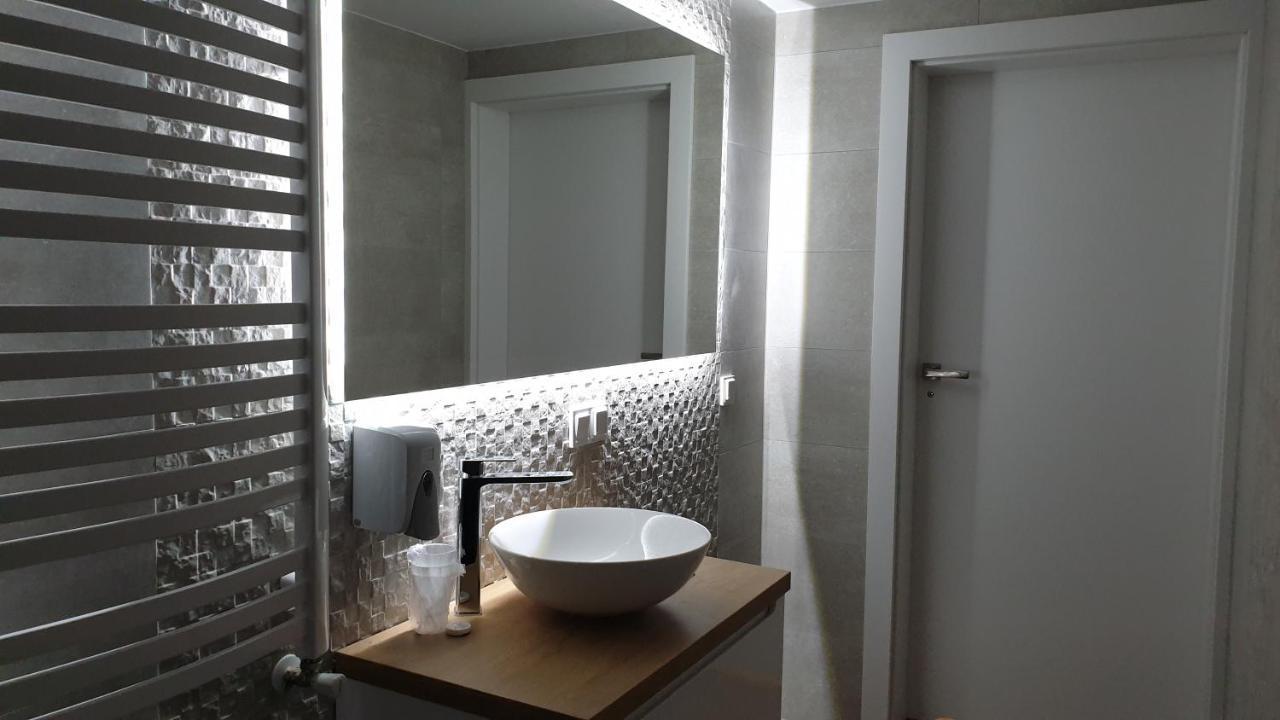 Hotel Dom Pod Groniem Rzyki Esterno foto